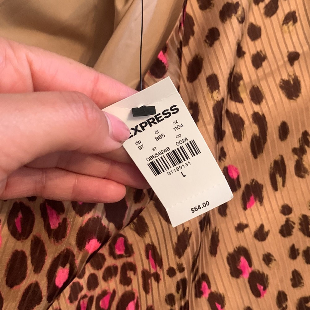 NWT- Express blouse - Picture 3 of 3